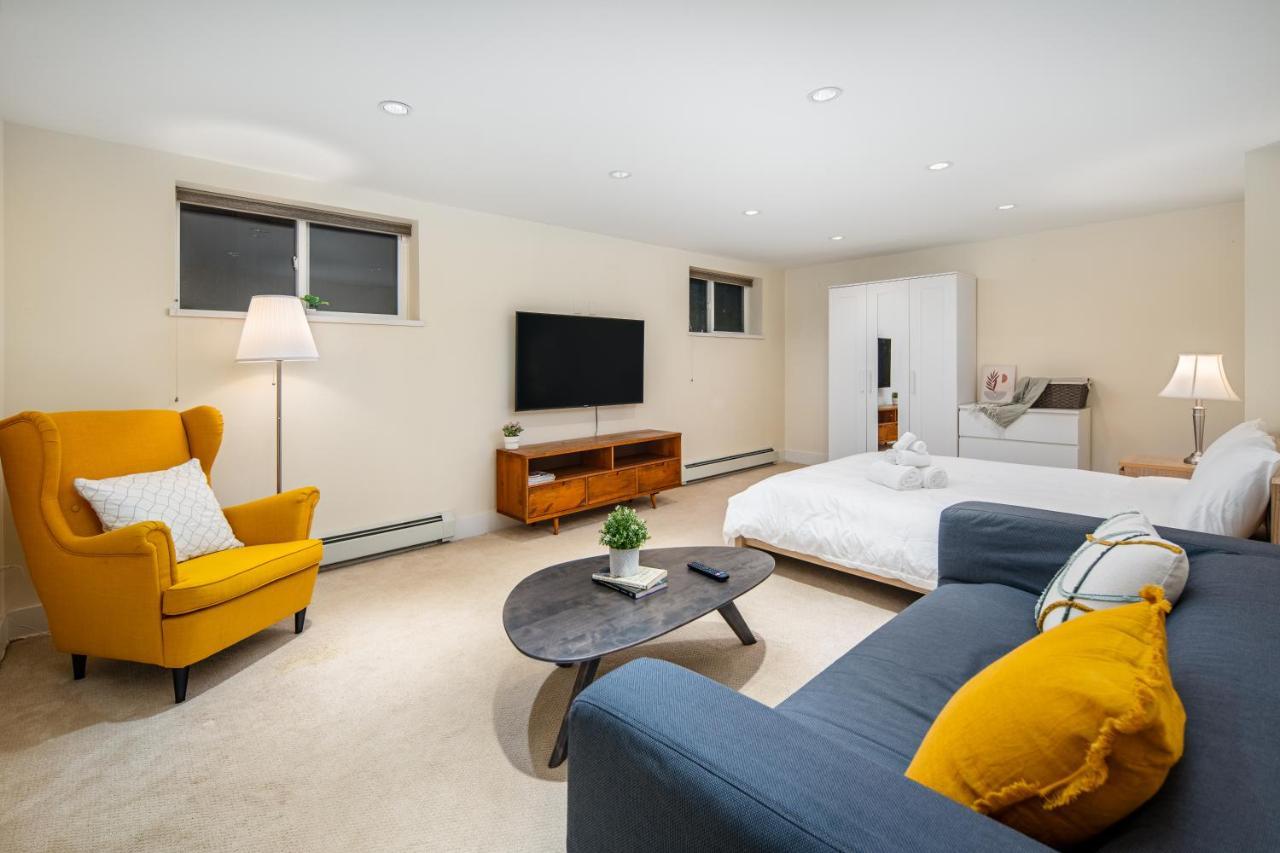 Gorgeous 4 Bedroom Garden Level Suite At Vancouver West & Ubc Экстерьер фото