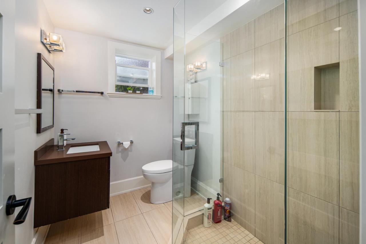 Gorgeous 4 Bedroom Garden Level Suite At Vancouver West & Ubc Экстерьер фото